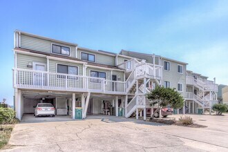 1307 Sand Dollar Ct in Kure Beach, NC - Building Photo - Building Photo