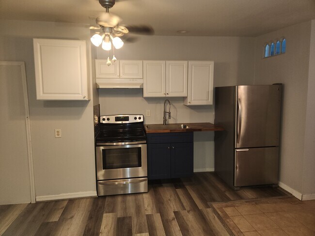 13406 Boca Ciega Ave, Unit #4 in Madeira Beach, FL - Building Photo - Building Photo