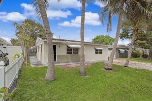 301 SE 21st Ave in Boynton Beach, FL - Building Photo