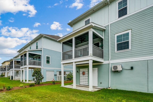 6584 Carlinga Dr in Pensacola, FL - Building Photo - Building Photo