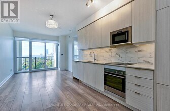 36 Elm Dr W in Mississauga, ON - Building Photo - Building Photo