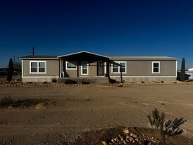 1808 Tower Rd in Carlsbad, NM - Building Photo