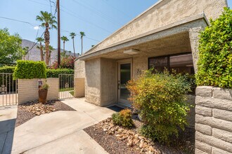 1111 Ramon Rd in Palm Springs, CA - Building Photo - Building Photo