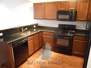 4217 W Irving Park Rd, Unit 2C in Chicago, IL - Building Photo - Building Photo