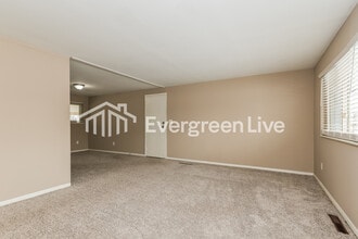 3927 Elmira Dr in Kettering, OH - Building Photo - Building Photo