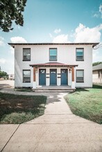 804 E Nueces St in Victoria, TX - Building Photo - Building Photo