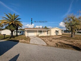 3244 Winder Dr in Holiday, FL - Building Photo