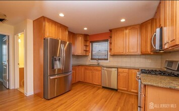 83 N Main St in Milltown, NJ - Foto de edificio - Building Photo