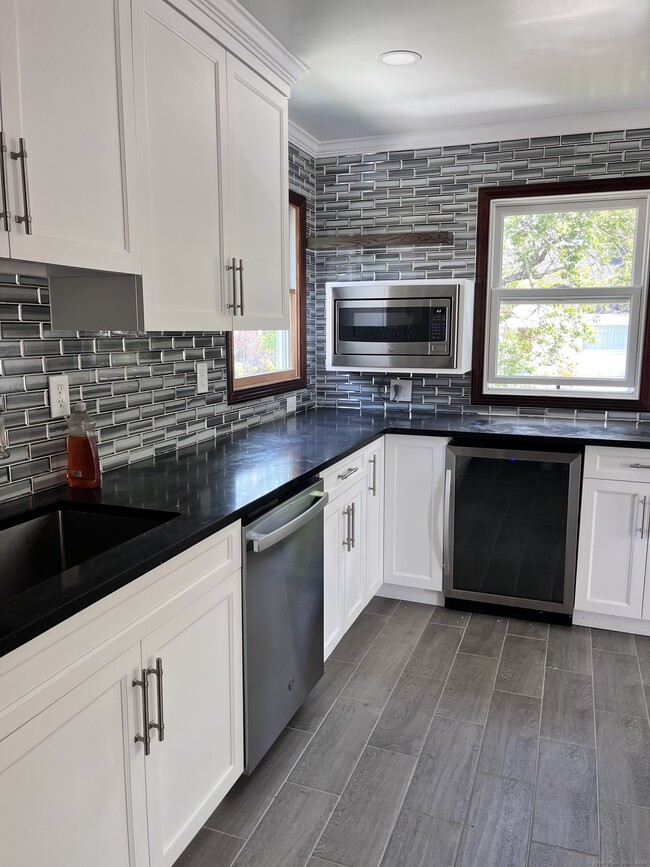 70 Stephens Ln in Fairfield, CT - Building Photo - Building Photo