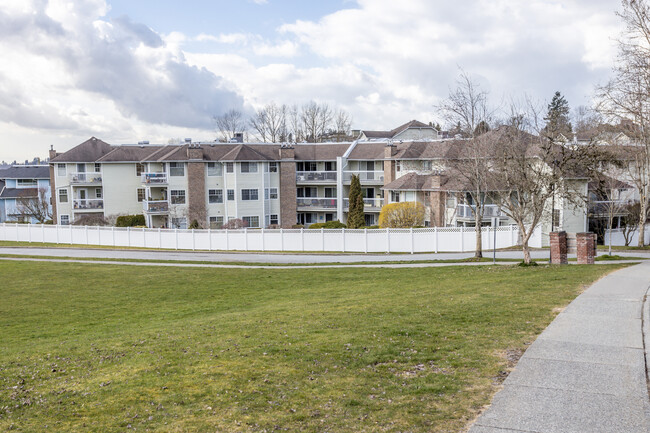 Fraser Court in Maple Ridge, BC - Building Photo - Building Photo