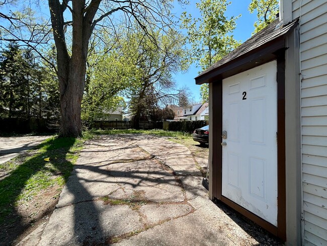 933 W Southern Ave in Muskegon, MI - Building Photo - Building Photo