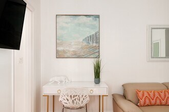 210 W 17th St in New York, NY - Building Photo - Building Photo
