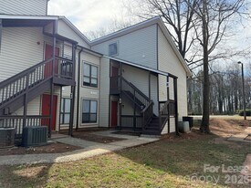 4617 Sharon Chase Dr in Charlotte, NC - Building Photo