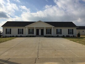 1206 Autumn Oaks Dr, Unit A in Franklin, KY - Building Photo