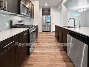 4072 E Blueberry St in Meridian, ID - Building Photo - Building Photo