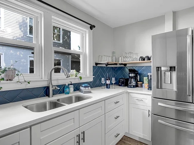 10 W Elm St, Unit A in Sanford, ME - Building Photo - Building Photo