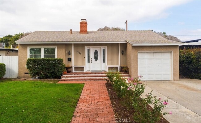 3203 Faust Ave, Unit 301 in Long Beach, CA - Building Photo - Building Photo