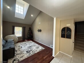 2 Sapphire Ln in Franklin Township, NJ - Building Photo - Building Photo