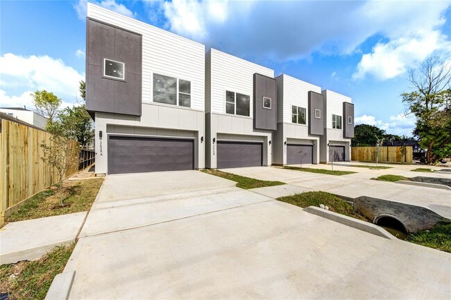 3639 Rebecca St in Houston, TX - Foto de edificio - Building Photo
