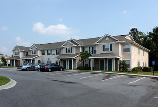 Bradley Pointe in Savannah, GA - Foto de edificio - Building Photo