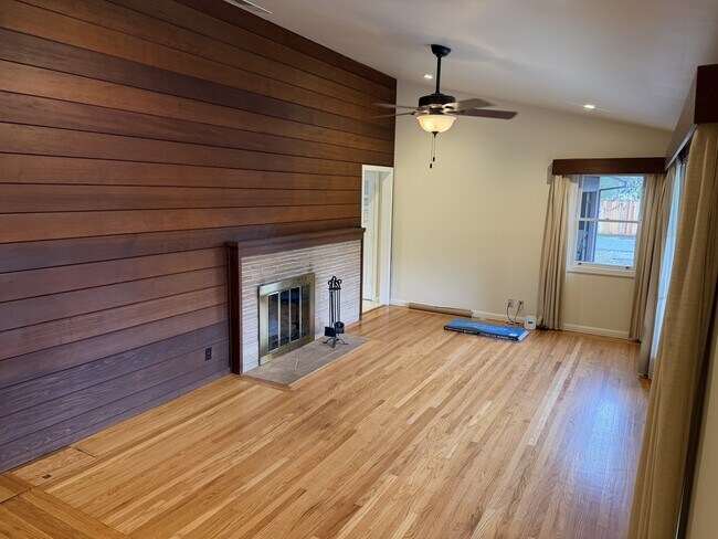 2150 Vineyard Rd in Novato, CA - Building Photo - Building Photo