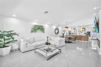 252 Malibu Cir in Greenacres, FL - Foto de edificio - Building Photo
