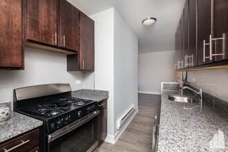 713 W Brompton Ave, Unit 705-23 in Chicago, IL - Foto de edificio - Building Photo
