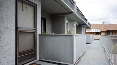 The Mayflower Townhouse Apartments in Fullerton, CA - Building Photo - Building Photo