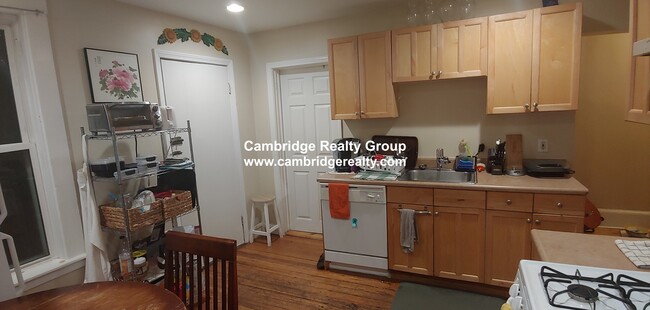 62 Pleasant St, Unit 1A in Cambridge, MA - Building Photo - Building Photo