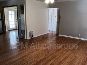 7901 Hannett Ave NE in Albuquerque, NM - Building Photo - Building Photo