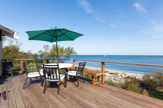 725 Munn Ln in Orient, NY - Building Photo - Building Photo