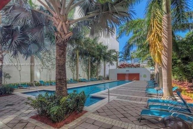 133 NE 2nd Ave, Unit 1103 in Miami, FL - Building Photo - Building Photo