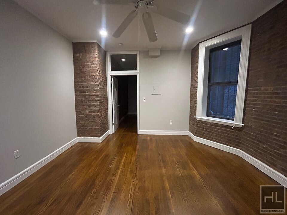 East 18th Street in New York, NY - Building Photo