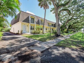 829 Camelia Ln in Vero Beach, FL - Building Photo - Building Photo