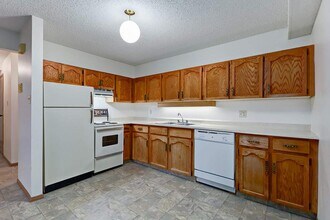 Southwood Place in Yorkton, SK - Building Photo - Building Photo