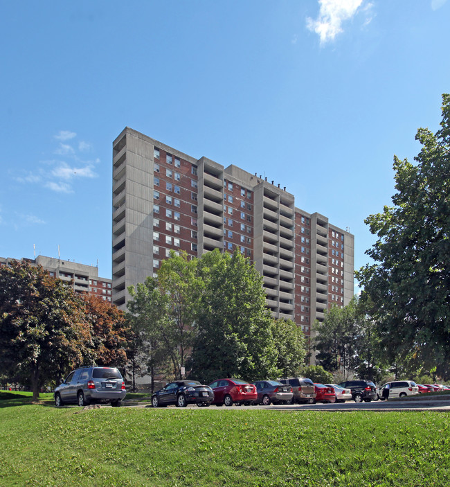 Clipper Apartments in Ajax, ON - Building Photo - Building Photo