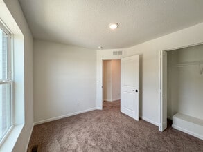 SIERRA TANGO CREEK RIDGE, LLC in Bettendorf, IA - Foto de edificio - Building Photo