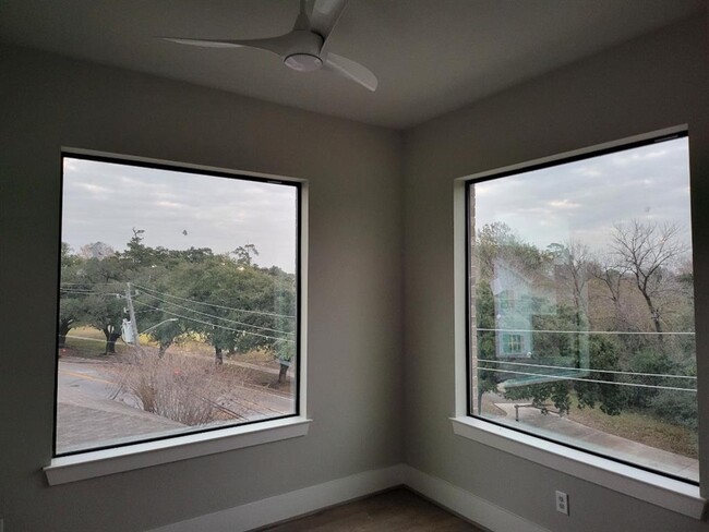 2727 Houston Ave-Unit -207 in Houston, TX - Building Photo - Building Photo