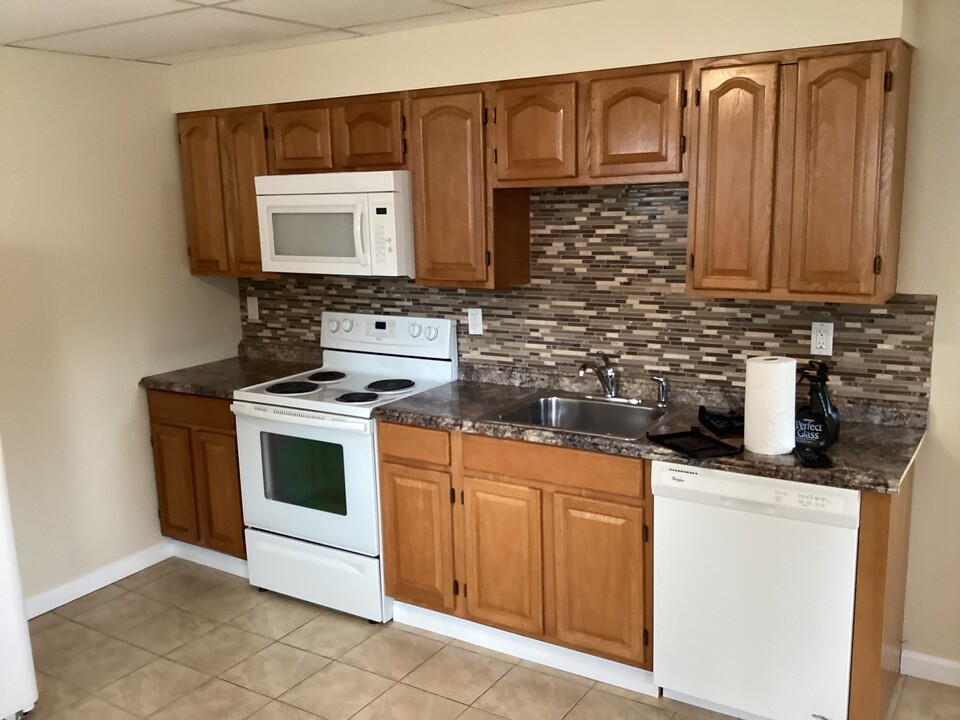 614 McAlpine St in Avoca, PA - Building Photo
