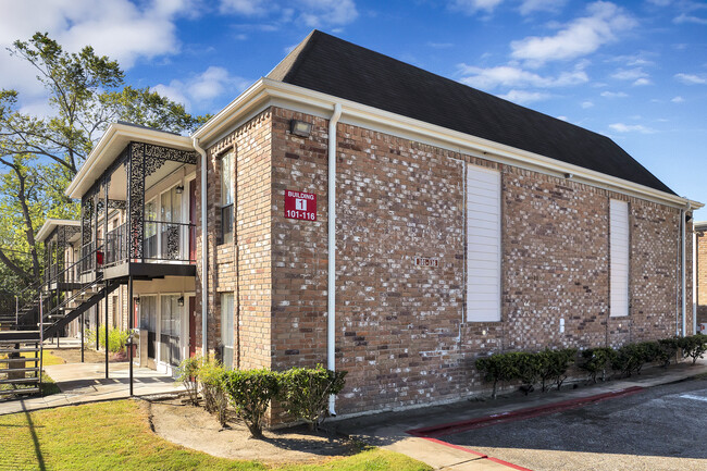 Crossings at St. Charles in Houston, TX - Building Photo - Building Photo