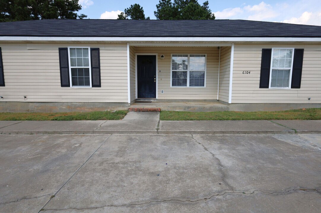 6104 Vinnie Dr in Valdosta, GA - Building Photo