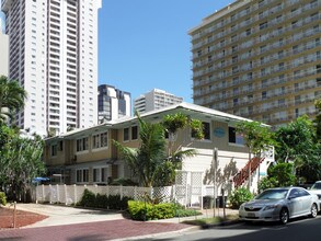 421 Lewers St in Honolulu, HI - Foto de edificio - Building Photo