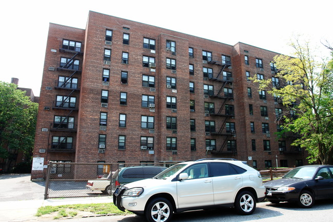 14730 38th Ave in Flushing, NY - Foto de edificio - Building Photo