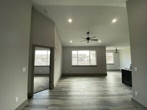 2279 S Chateau Ct in Wichita, KS - Building Photo - Building Photo