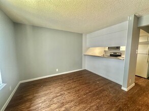 2205 Muroc St in Austin, TX - Building Photo - Building Photo