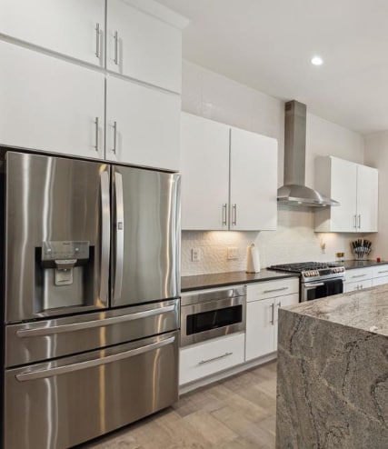 property at 422 W 9th St