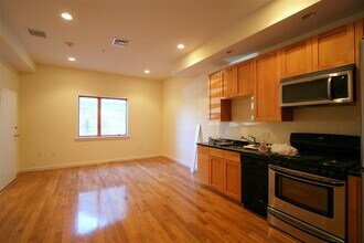 8 Beech St, Unit 3 in Cambridge, MA - Building Photo - Building Photo