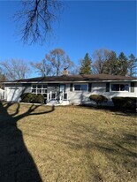 548 Pinnacle Rd in Rochester, NY - Building Photo