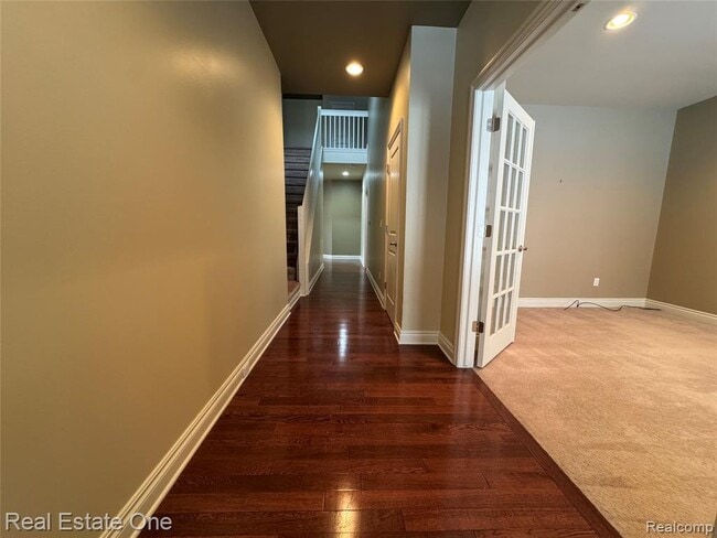 1030 Oakwood Dr in Bloomfield Township, MI - Building Photo - Building Photo