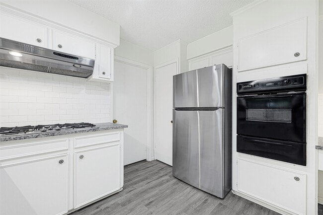 property at 1231 Country Ln
